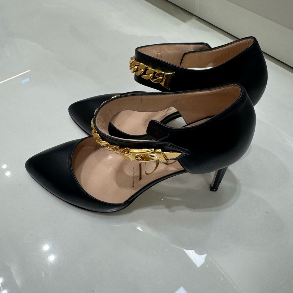 Gucci Black Heels with Gold Chain Accent - Picture 2 of 5